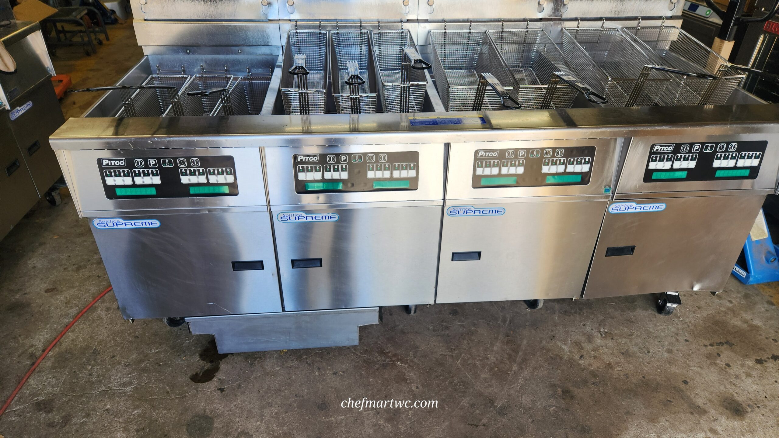 Pitco SSH75-4FD Solstice Supreme Prepackaged 4-75 lb. Floor Fryer 420,000 BTU-Natural Gas-OUT OF STOCK