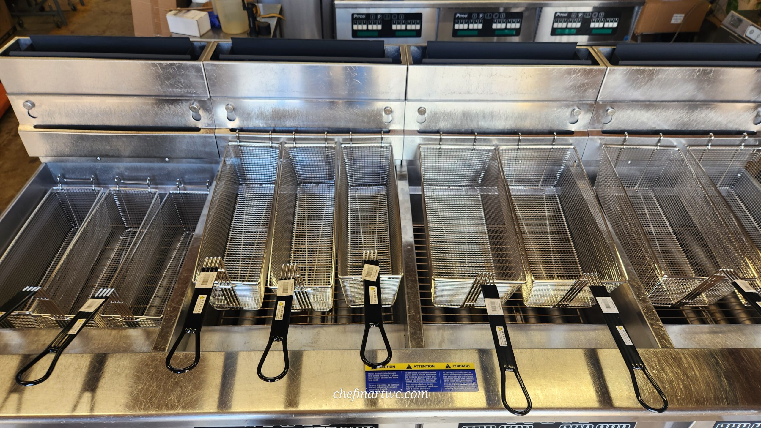 Pitco SSH75-4FD Solstice Supreme Prepackaged 4-75 lb. Floor Fryer 420,000 BTU-Natural Gas-OUT OF STOCK - Image 3